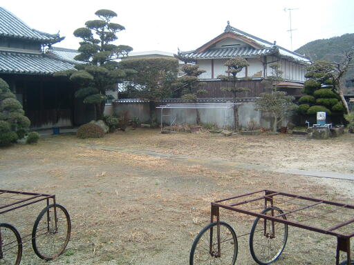 庭石と砂利と大刈り込みの庭（南あわじ市賀集） – 平岡造園｜淡路島